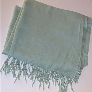 Pashmire Women’s Pale Green Fringed Scarf